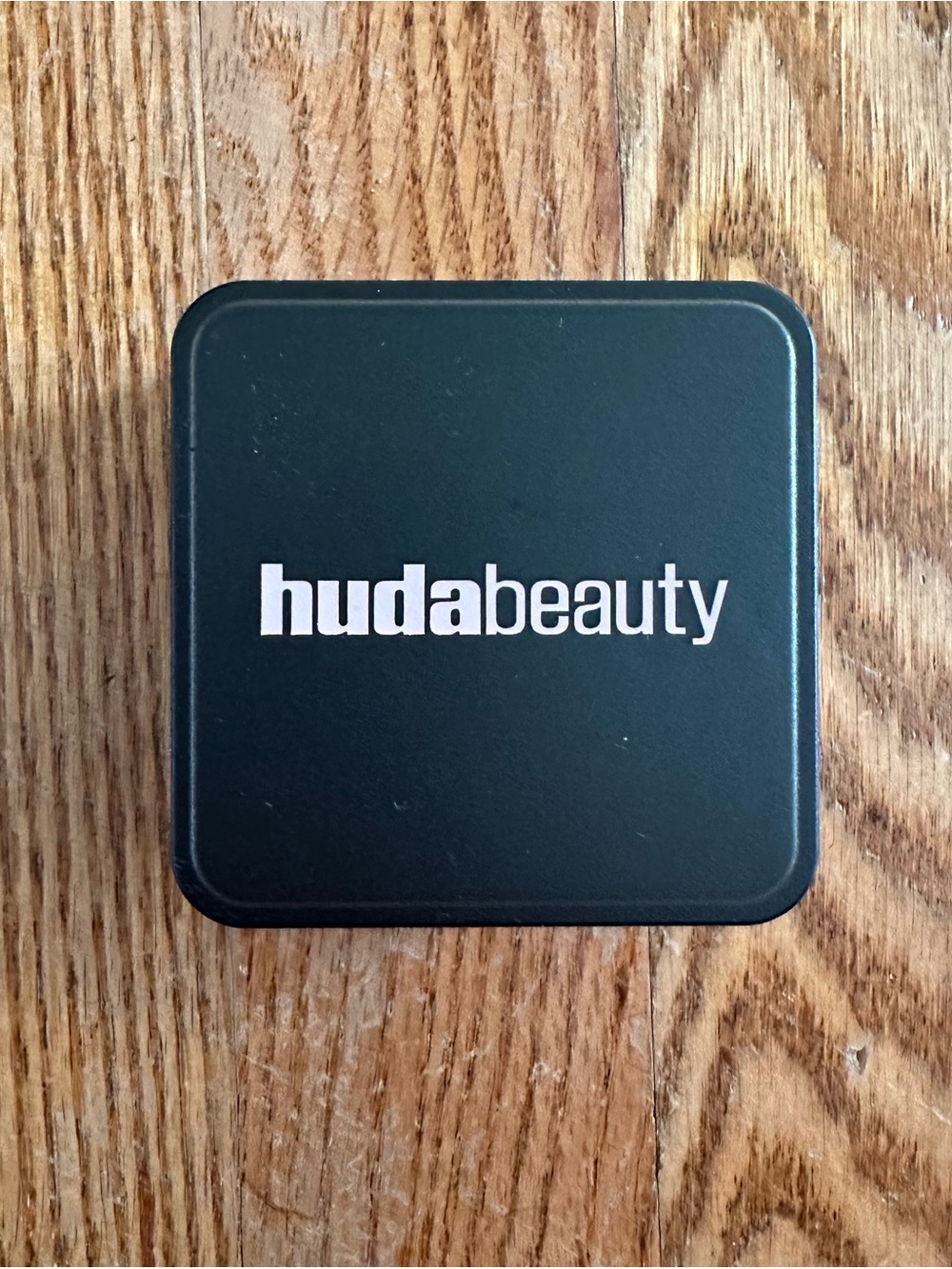 HUDA BEAUTY Easy Bake translucent setting powder